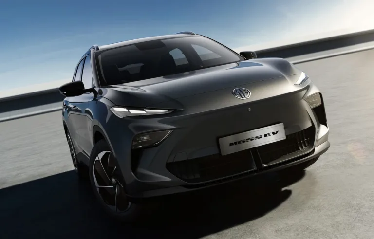 MG S5 será montado no Ceará com motor elétrico de 205 cv, autonomia de 351 km, bateria de 64 kWh e preços entre R$ 199.800 e R$ 219.800