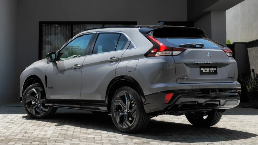 Mitsubishi Eclipse Cross Black 2026 custa R$ 224.990: visual fosco, som JBL e tração 4×4 justificam fechar negócio?