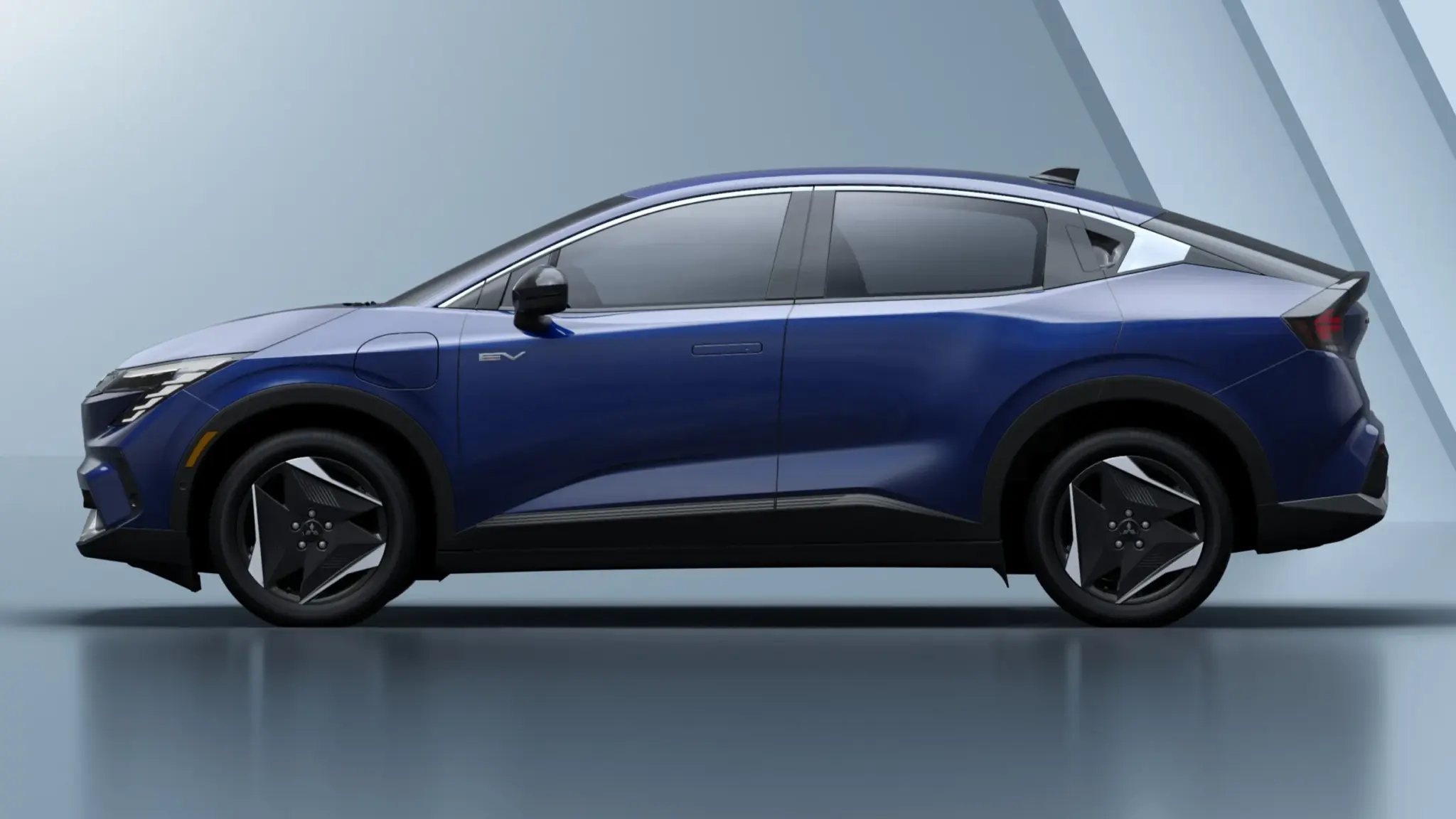 O modelo utiliza a plataforma CMF-EV da aliança Renault-Nissan-Mitsubishi e compartilha motores, baterias e grande parte da estrutura com o elétrico da Nissan.