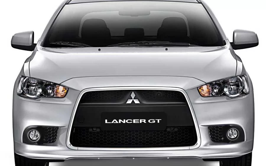 O Mitsubishi Lancer GT AWD 2015 aposta na rara combinação entre sedan médio e tração integral permanente, característica incomum na categoria.
