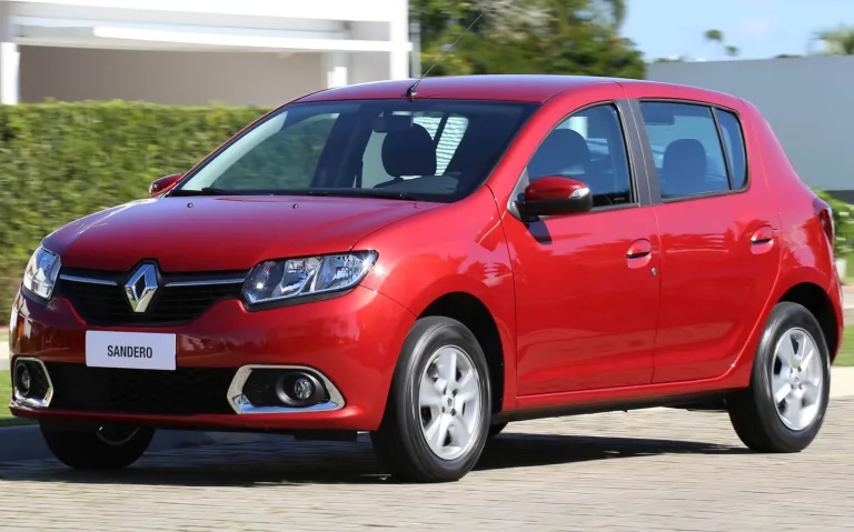 Sandero Dynamique 2017 por R$ 39.890: hatch tem motor 1.6 flex de até 118 cv, câmbio manual, porta-malas de 320 litros e consumo rodoviário de 13,4 km/l