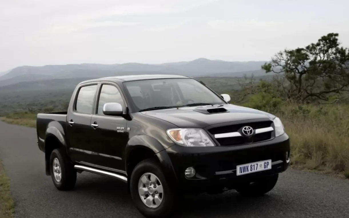 A Toyota Hilux SRV 3.0 Turbo 2007 continua valorizada no mercado de usados e pode custar cerca de R$ 90 mil mesmo após quase duas décadas de lançamento.