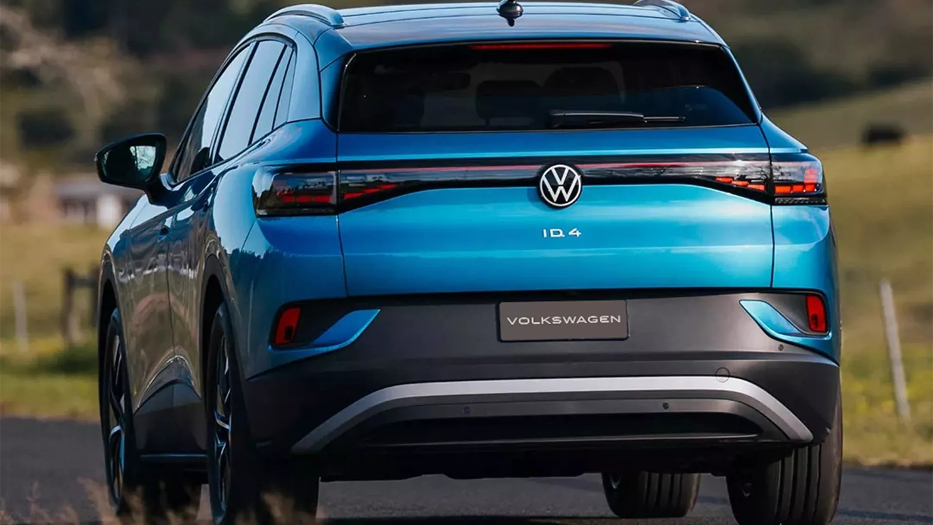 Durante quase três anos, a Volkswagen utilizou o ID.4 como laboratório em condições reais. Cerca de 250 unidades circularam pelo país para coletar dados de uso e desempenho.