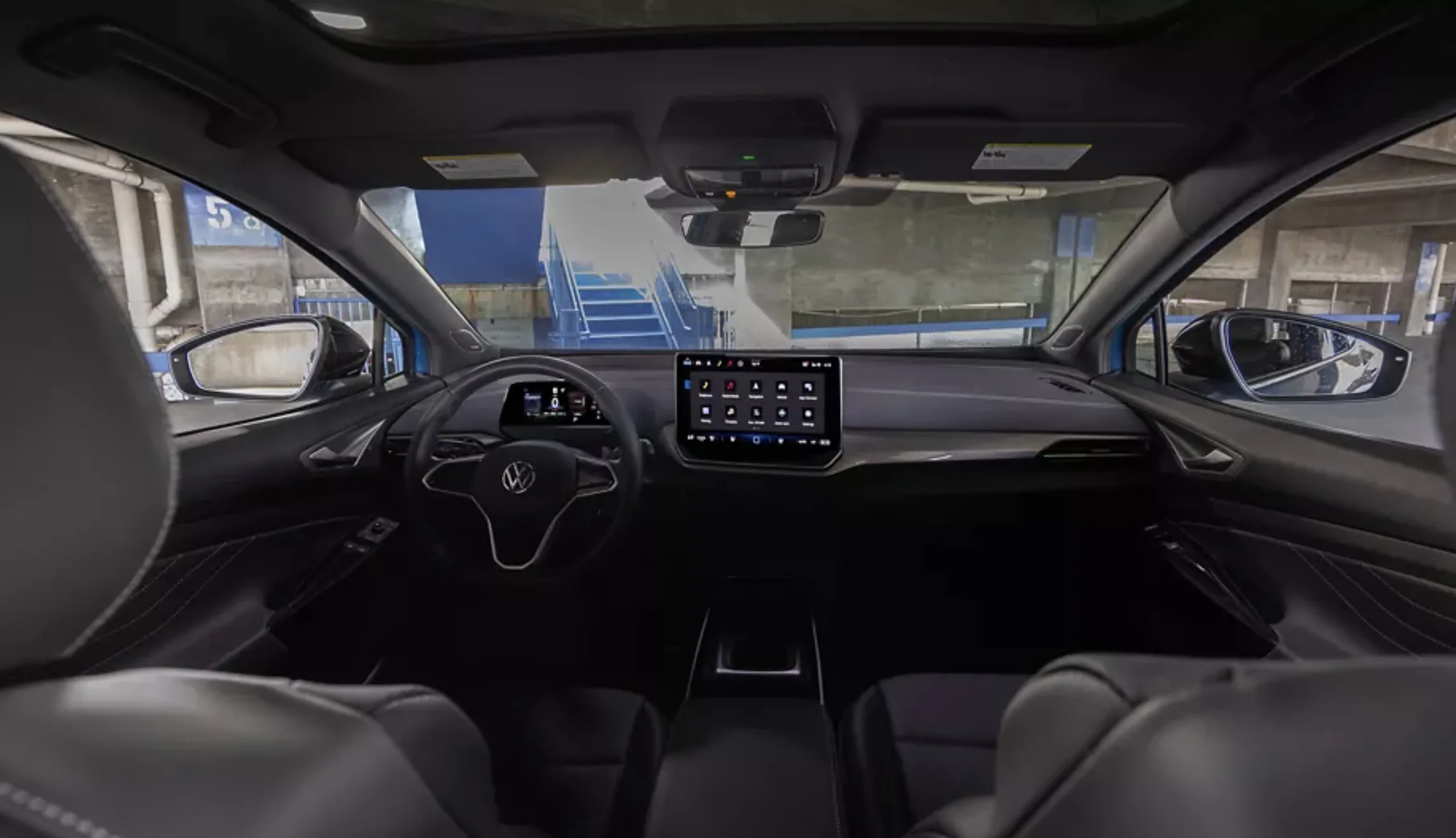 Entre os equipamentos esperados estão sete airbags, frenagem autônoma, câmeras 360 graus, controle adaptativo de velocidade e faróis inteligentes IQ.Light Matrix.
