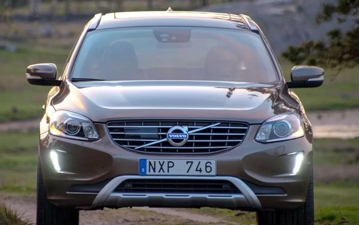 A nave de luxo que faz Tiguan e BMW X3 passarem vergonha hoje custa menos de R$ 100 mil: Volvo XC60 2014 esconde motor 3.0 turbo de 304 cv, 44,9 kgfm de torque, tração integral, reboque de 2.000 kg e autonomia de 539 km por exatos R$ 92.558