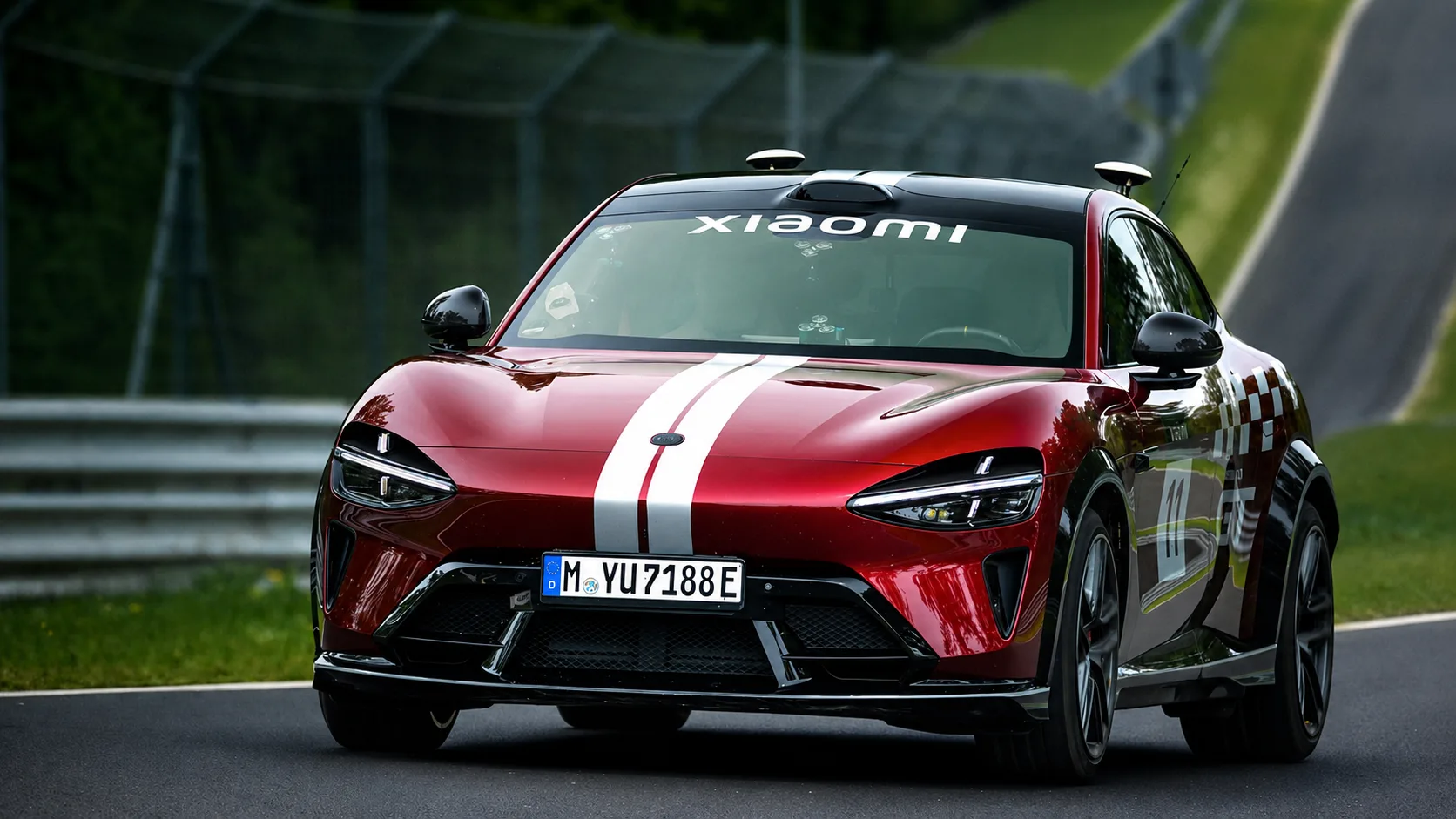 Xiaomi YU7 GT completa Nürburgring sem motorista e bate recorde de autônomos