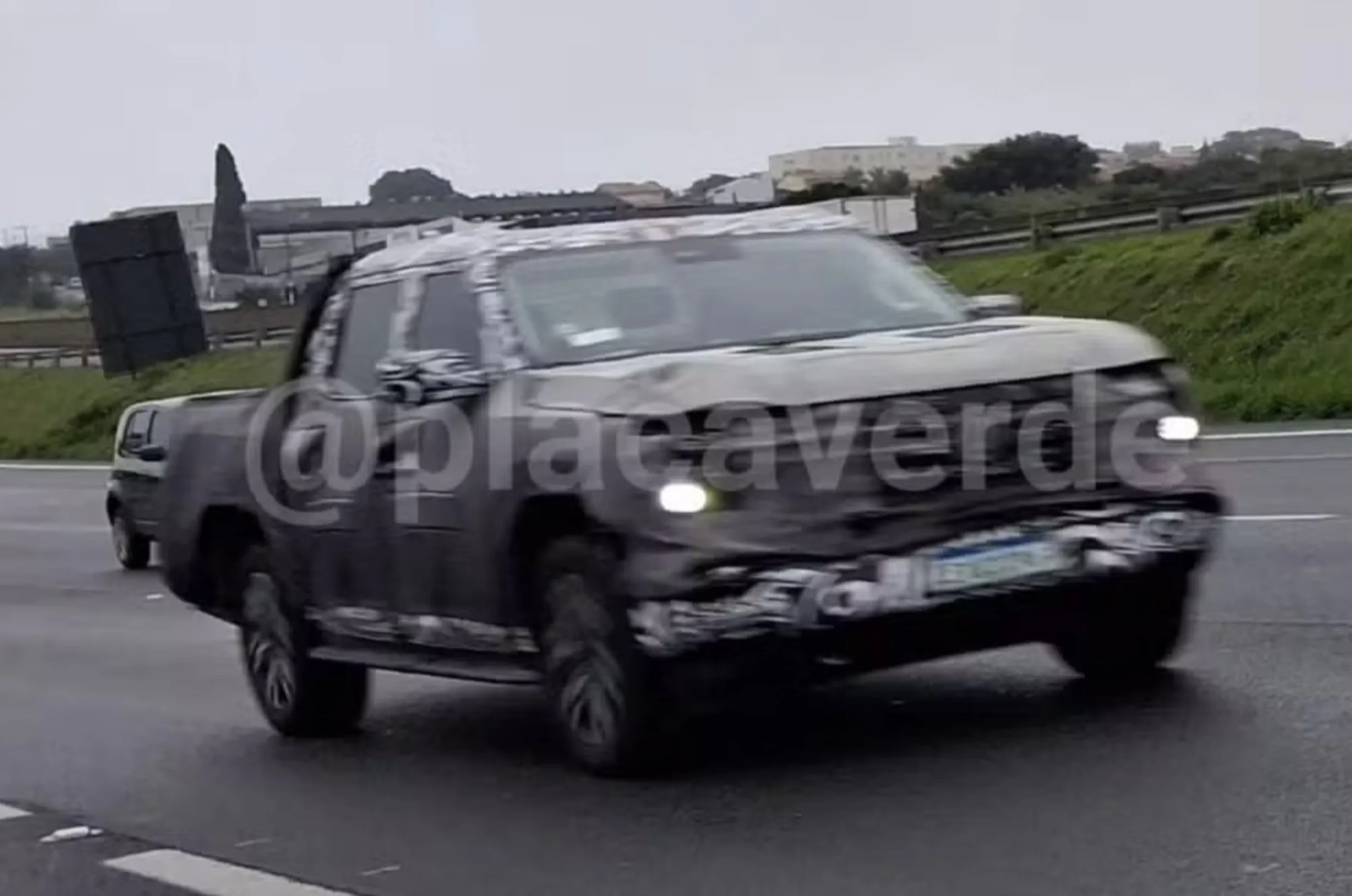 Flagra: Nova Volkswagen Amarok 2027 aparece quase pronta, cresce e confirma plataforma chinesa
