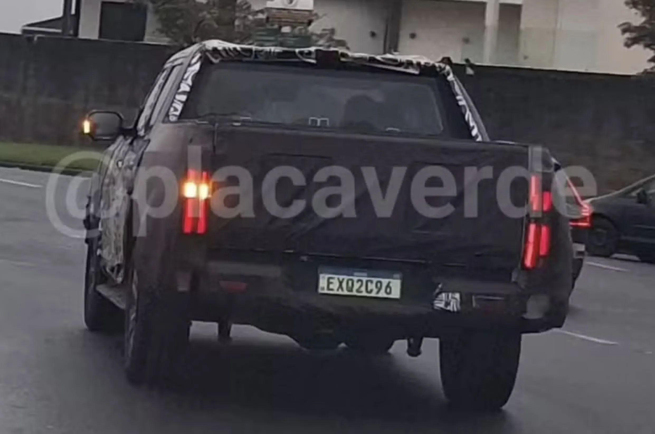 Flagra: Nova Volkswagen Amarok 2027 aparece quase pronta, cresce e confirma plataforma chinesa