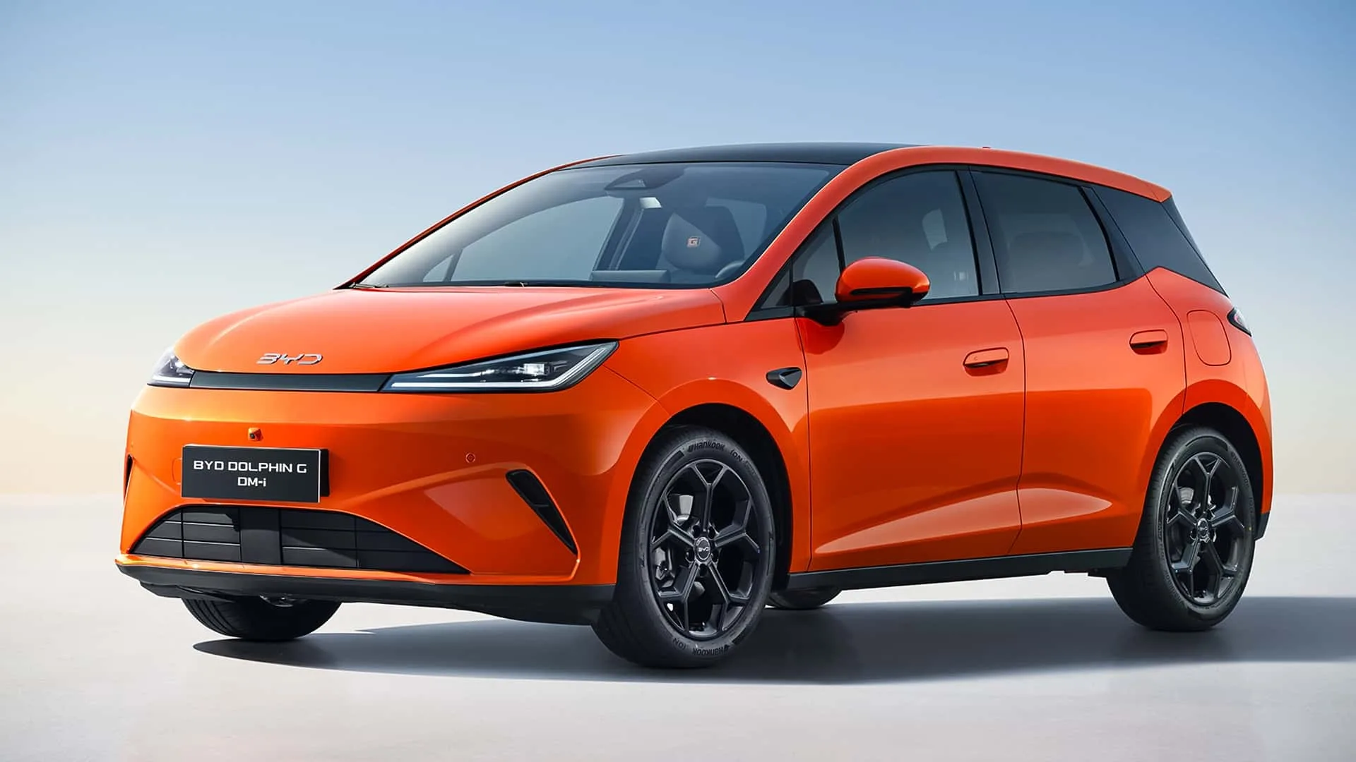 O Dolphin G DM-i foi criado para unir comportamento de elétrico com a praticidade de um híbrido plug-in. A proposta é reduzir recargas frequentes sem limitar viagens longas.