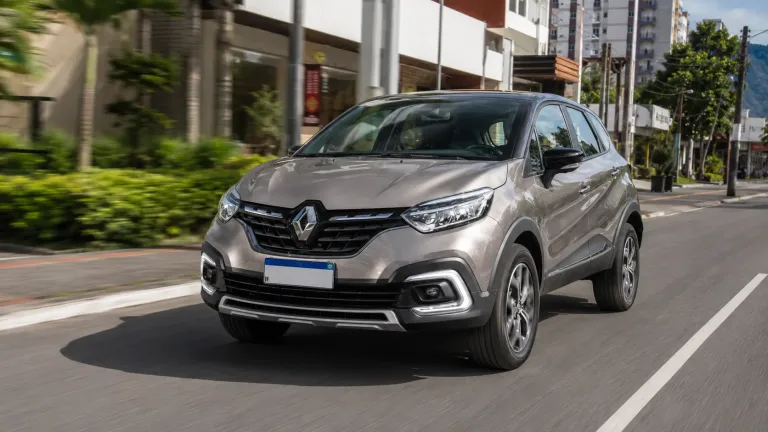 Renault Captur Intense 1.3 2024 combina 170 cv e porta-malas de 437 litros; proprietário diz: “É mais forte do que parece”