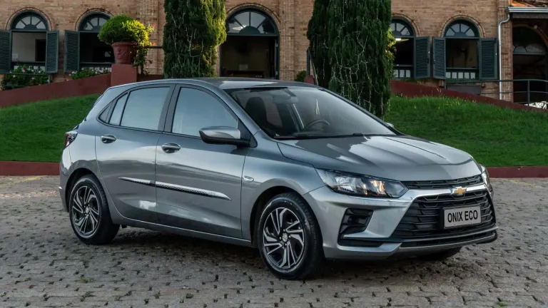 Chevrolet Onix Eco 2027 só funciona com etanol, mas hatch não quer ser herói verde, quer apenas pagar menos imposto