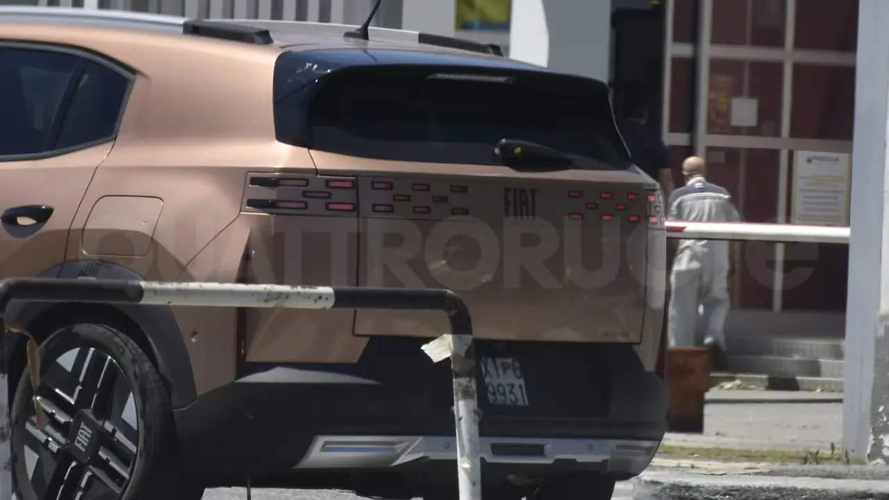 O modelo utilizará a plataforma CMP da Stellantis, a mesma presente no Citroën Aircross, permitindo dimensões maiores e configuração para sete ocupantes.