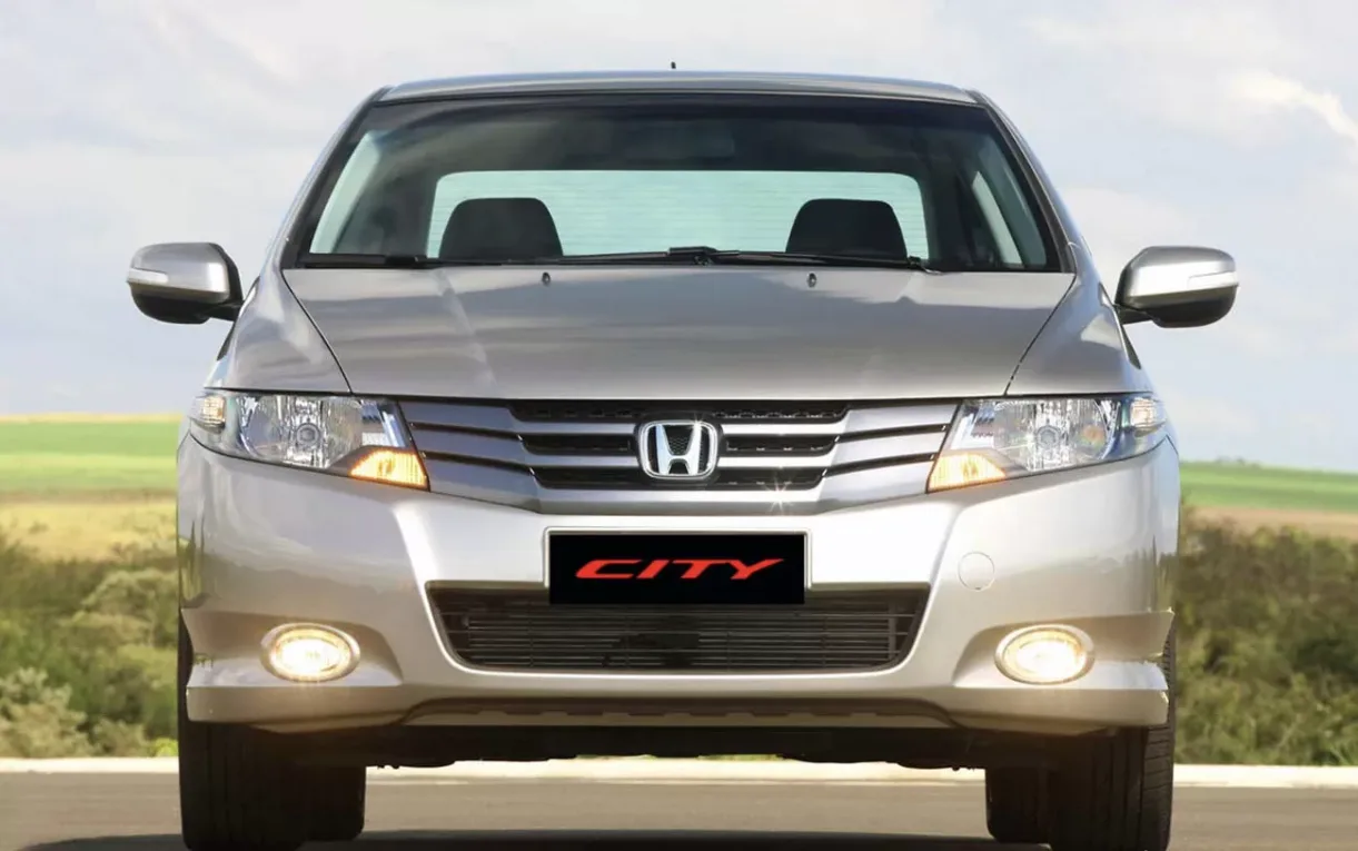 O Honda City LX 2011 aparece no mercado de usados por cerca de R$ 39.875, faixa em que disputa compradores que procuram espaço, economia e mecânica conhecida.