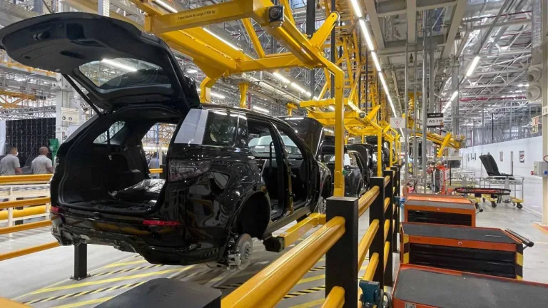 Land Rover encerra produção no Brasil; Fábrica em Itatiaia (RJ) poderá ficar para chineses