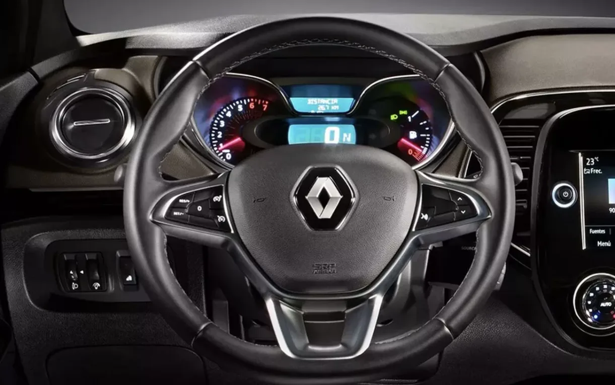 Renault Captur Intense 1.3 2024 combina 170 cv e porta-malas de 437 litros; proprietário diz: “É mais forte do que parece”