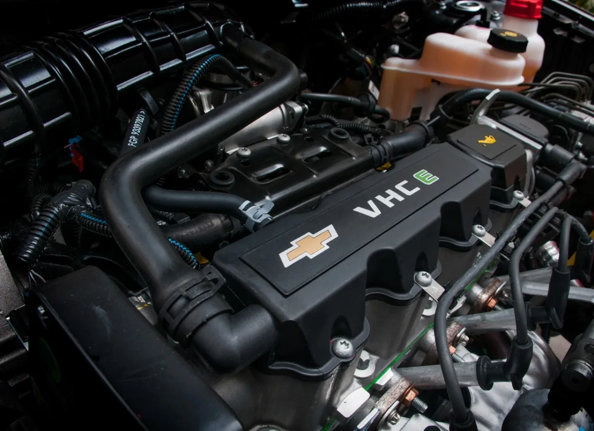 Com 78 cv e carroceria leve, enfrenta o trânsito sem esforço, mas pede calma em subidas, ultrapassagens e viagens com o carro cheio.