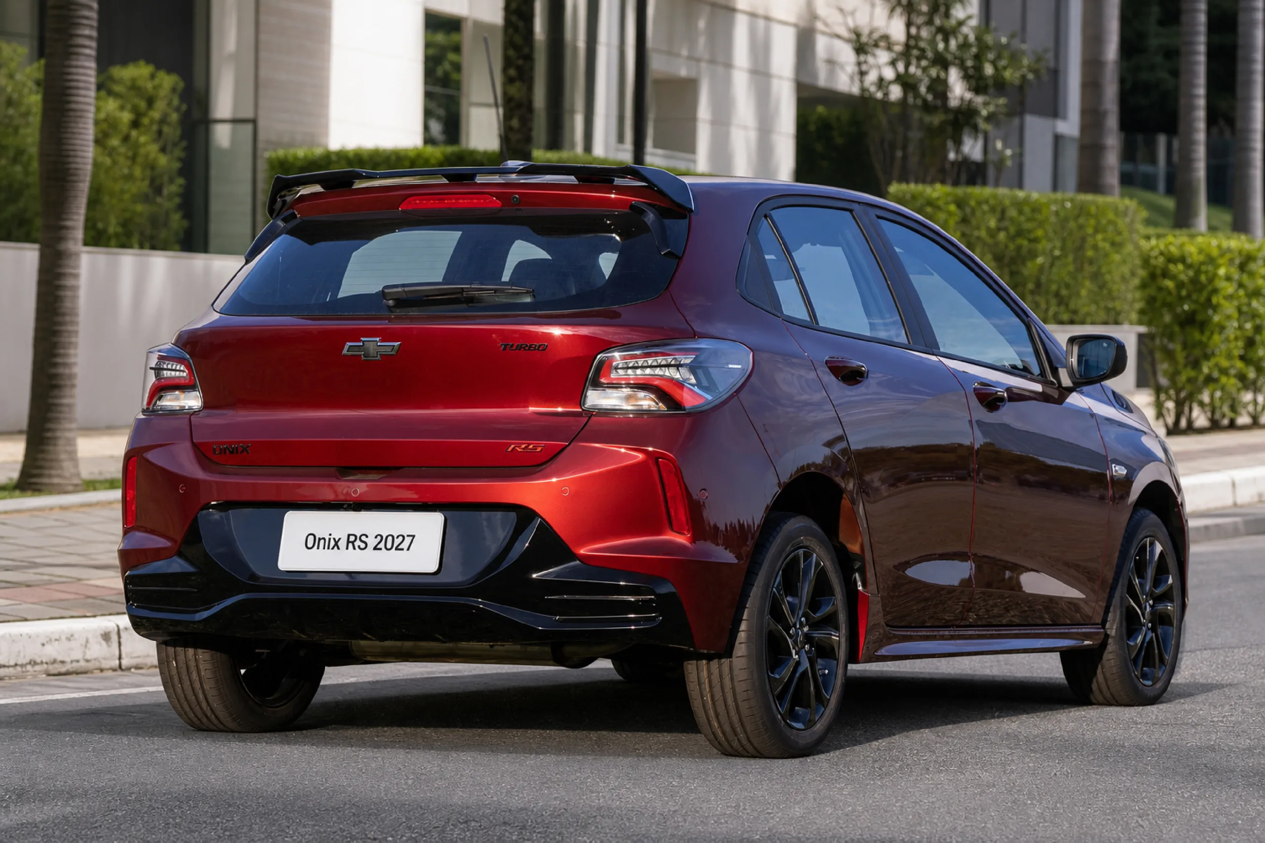 Chevrolet Onix RS 2027 segue como versão de visual esportivo, com motor 1.0 turbo de até 115 cv, câmbio automático, lanternas de LED, rodas e detalhes escurecidos.