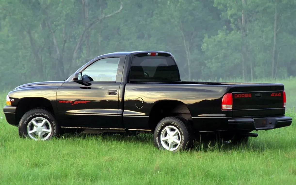 A Dodge Dakota Sport 1999 é uma picape para trabalho, sítio e carga pesada, boa como usada só quando tem histórico claro e mecânica em ordem.