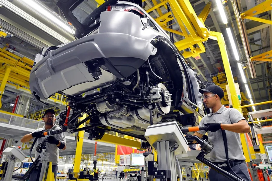 Land Rover paralisa produção em Itatiaia (RJ) e fábrica pode passar para a Omoda Jaecoo
