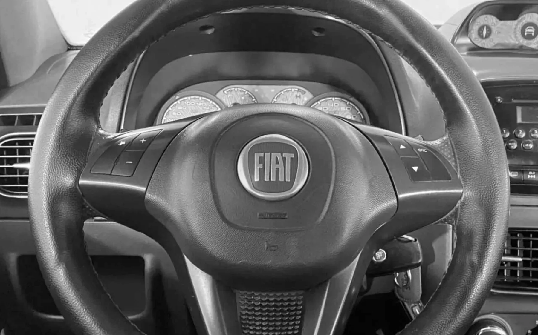 ABS, airbags, ar-condicionado, vidros elétricos e computador de bordo entregam segurança, praticidade e conforto para toda a família.
