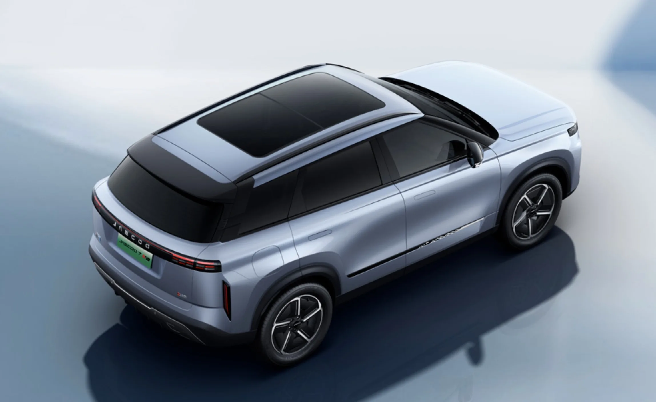 O SUV segue como híbrido plug-in, combina motor 1.5 turbo a gasolina com motor elétrico e entrega 339 cv, força alta para um modelo de uso familiar.