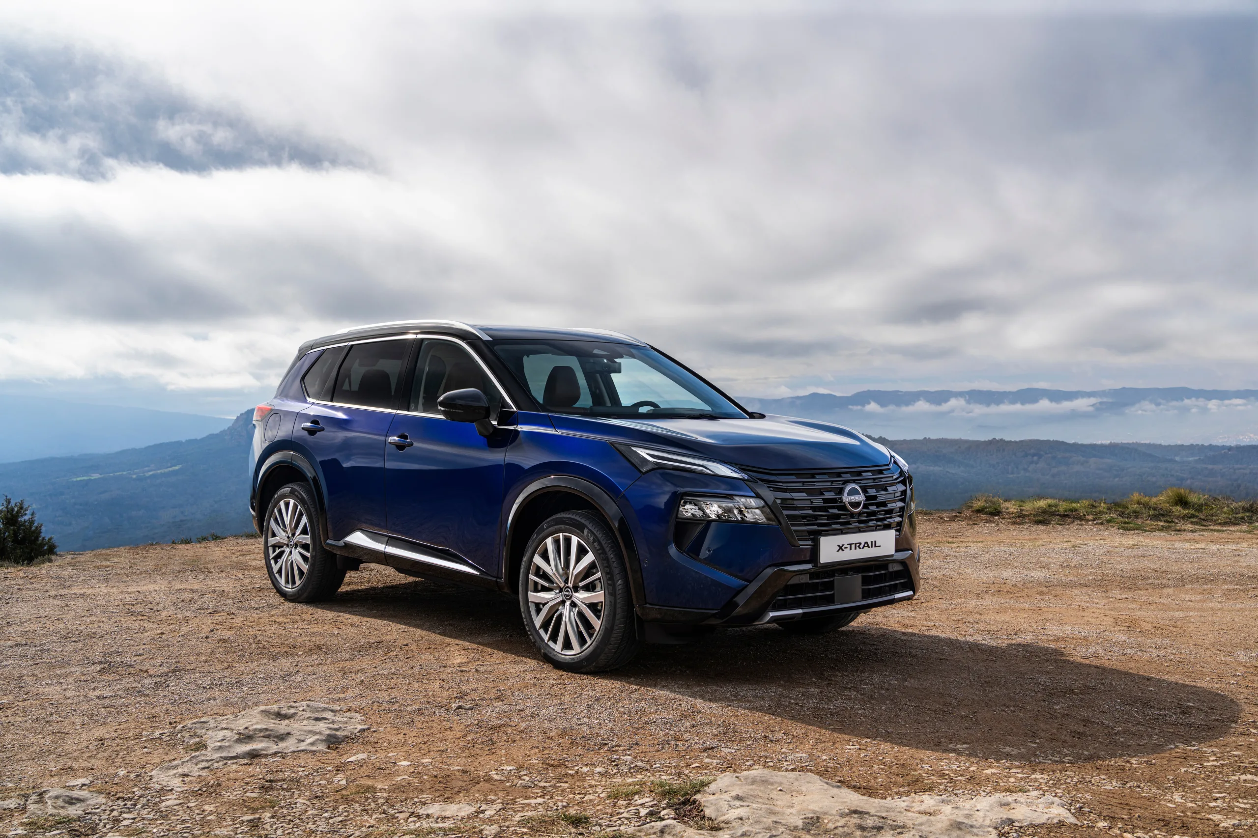 Na versão 4x4, o X-Trail usa dois motores elétricos, um na frente e outro atrás, com potência combinada de 216 cv.