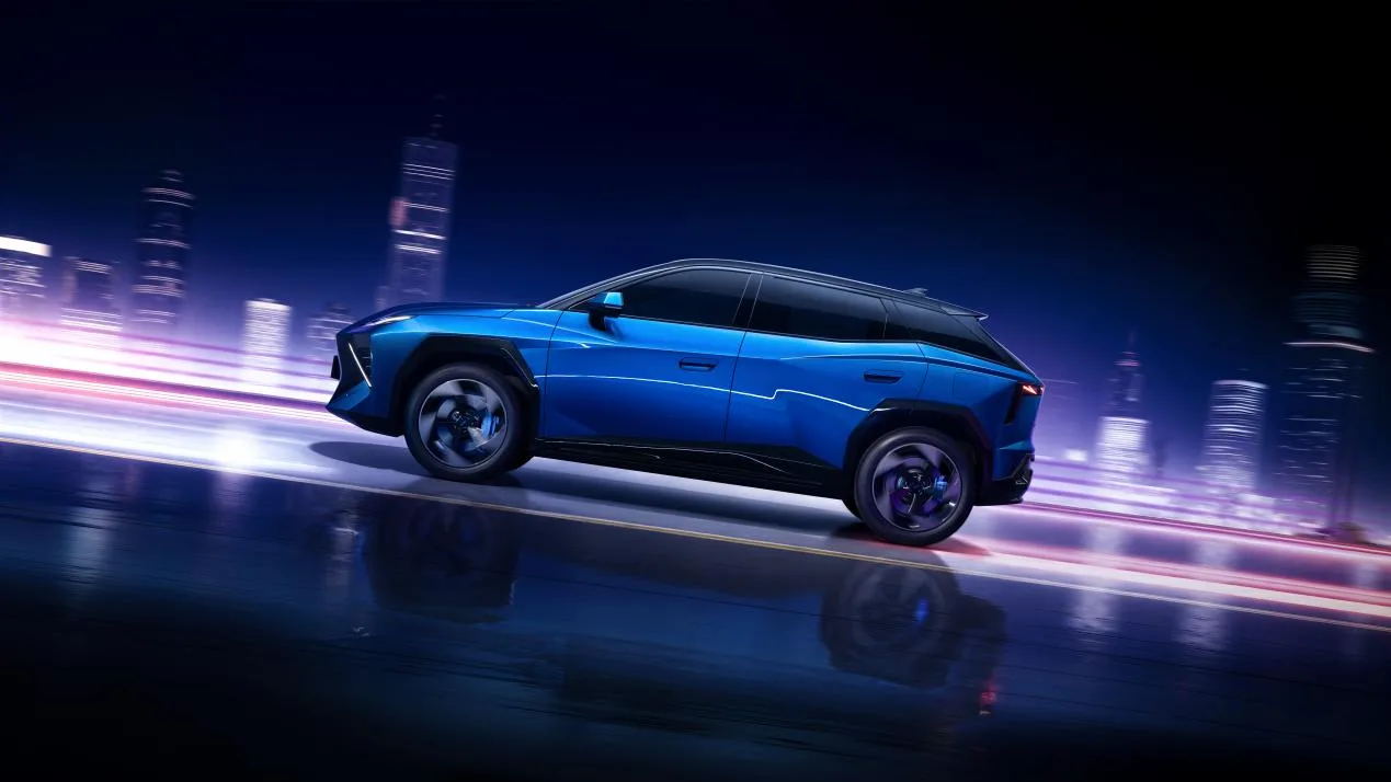 Omoda 4 mira Fiat Pulse, Renault Kardian e VW Tera com produção prevista em Itatiaia, cabine digital, visual agressivo e aceleração de 0 a 100 km/h em 7,5 s.