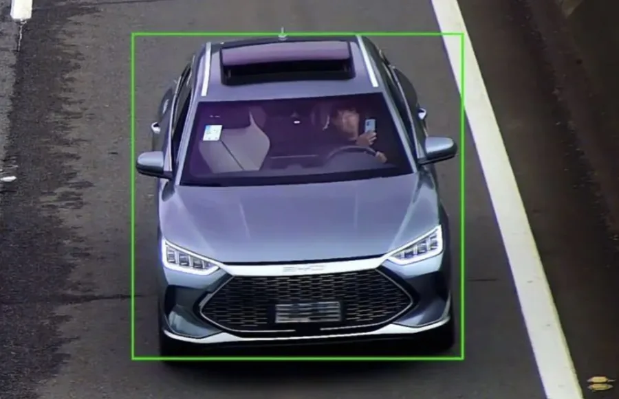 Radares com IA passam a multar motoristas que usam celular ao volante e falta de cinto no Rodoanel
