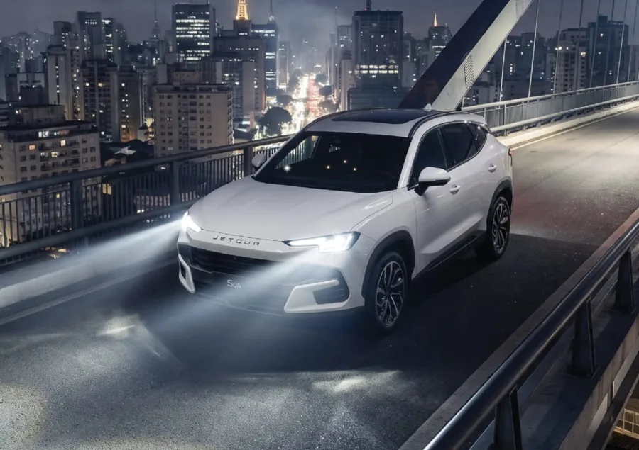 Jetour S06 chega ao Brasil por R$ 229.900 e tenta pressionar BYD Song Plus e Haval H6