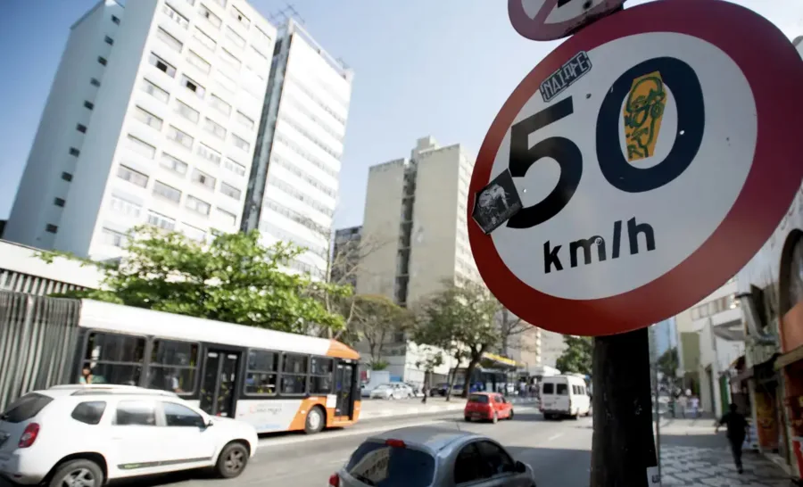 Como recorrer de multa de trânsito e quais erros podem cancelar a cobrança; confira o passo a passo