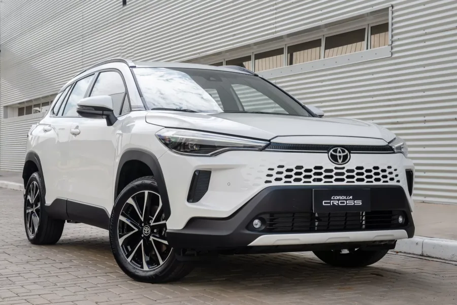 Toyota reduz preço do Corolla Cross 2026 em até R$ 17.530 após chegada da linha 2027