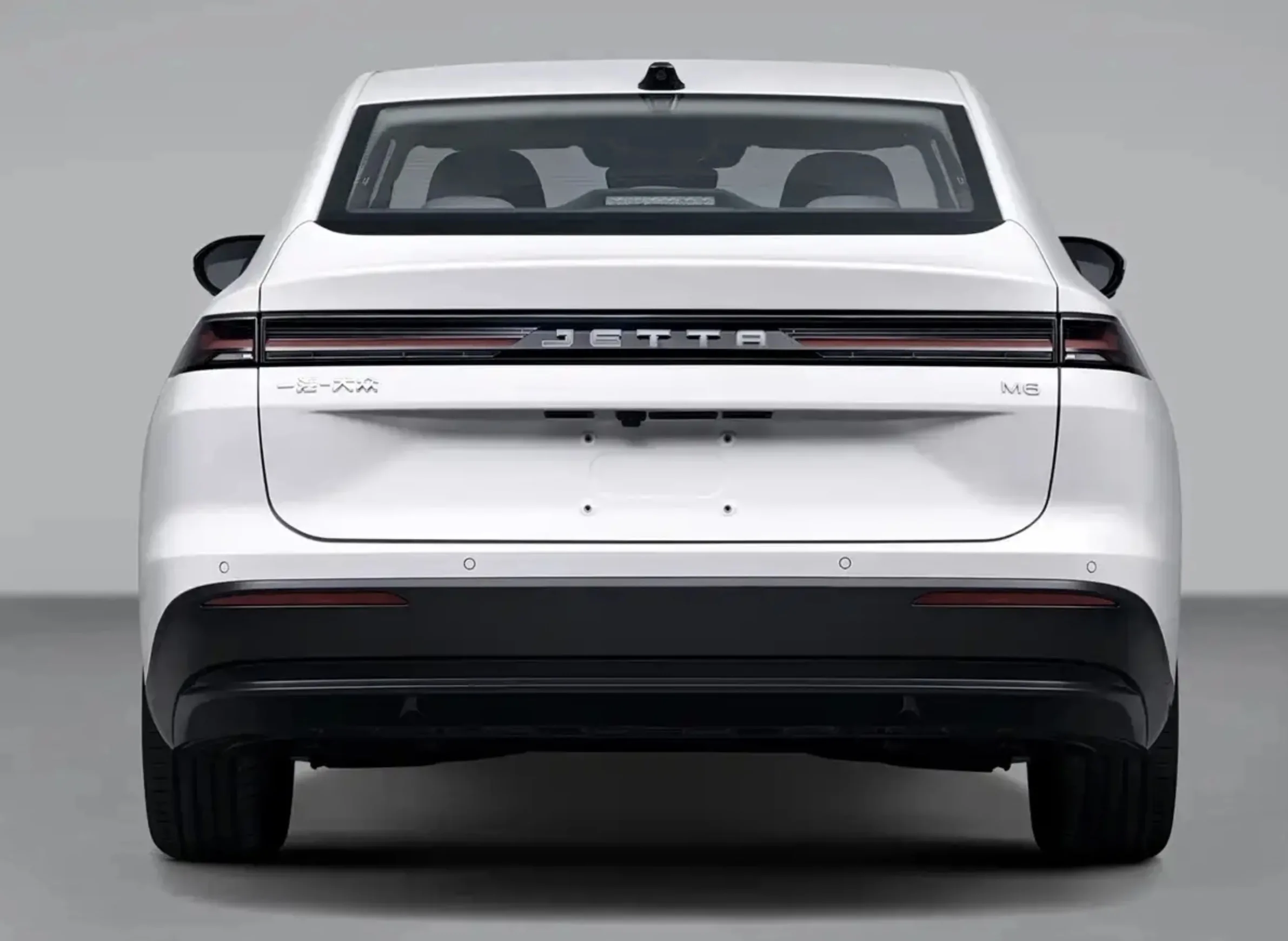 Jetta M6 será o primeiro sedan elétrico da marca chinesa da Volkswagen, com 4,80 metros de comprimento, entre-eixos de 2,82 metros e motores de 153 cv ou 197 cv.