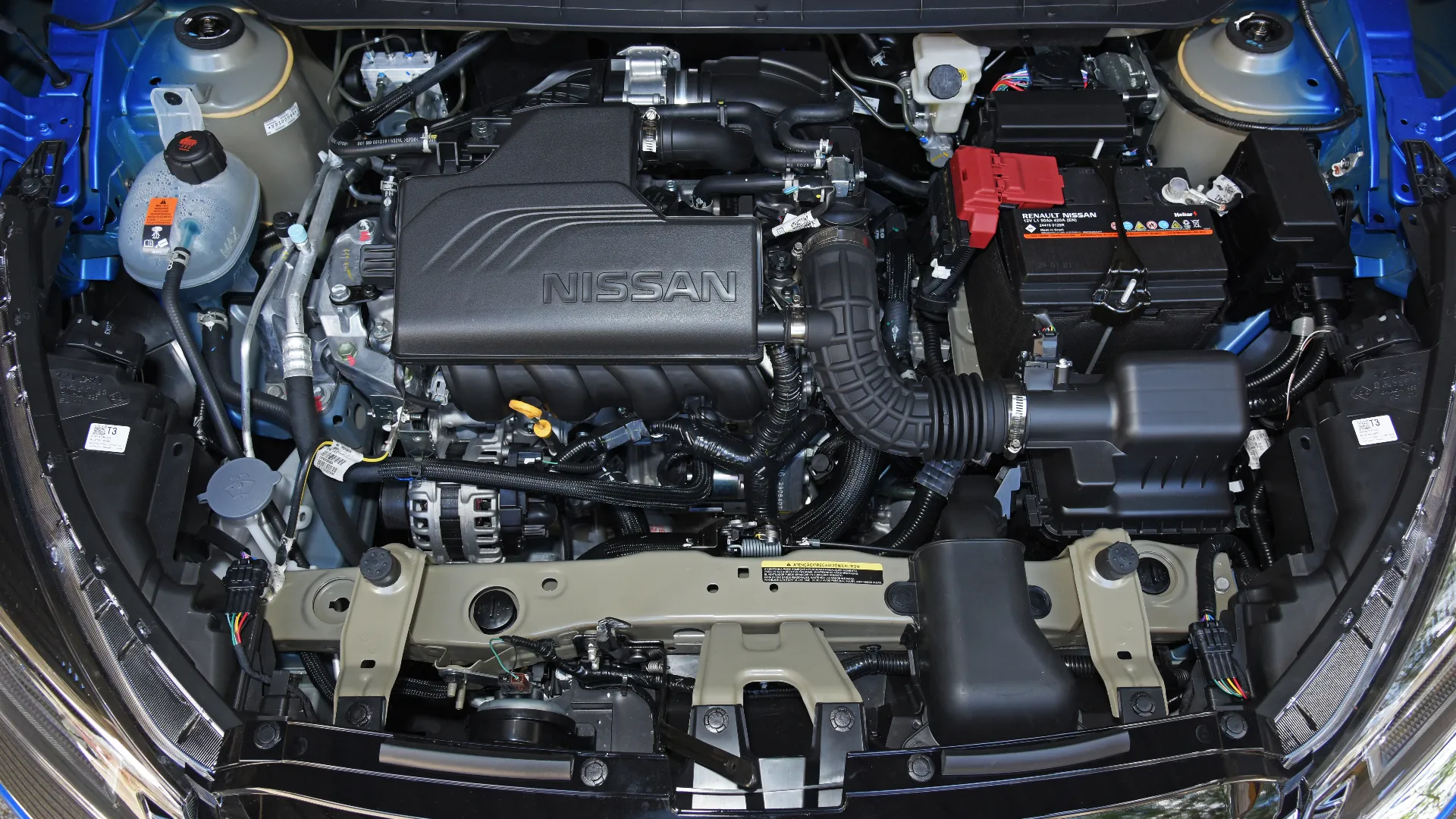 O motor 1.6 flex entrega até 113 cv e trabalha com câmbio CVT de seis marchas simuladas, conjunto conhecido pela confiabilidade.