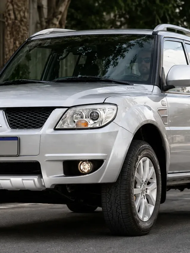 Com motor 2.0, câmbio automático e tração 4×4 com reduzida, Mitsubishi Pajero TR4 cobra até R$ 70 mil e encara SUVs compactos usados menos capazes fora do asfalto