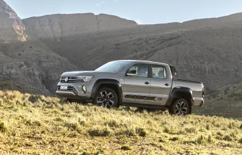 Prestes a trocar de geração, Volkswagen Amarok recebe edição limitada a 200 exemplares no Brasil, mas quem tem CNPJ encontra outro motivo para comprar agora: a Extreme caiu de R$ 399.890 para R$ 311.914,20