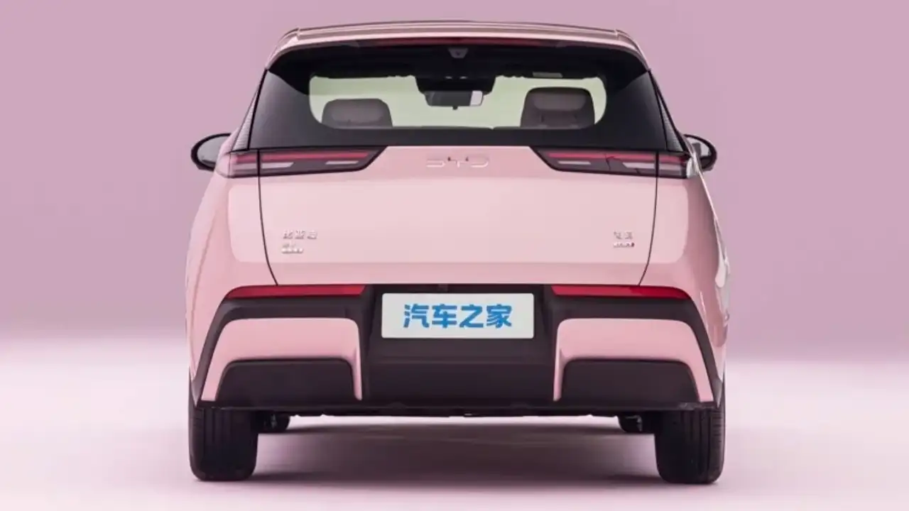 A pressão da concorrência aparece nas vendas. Em agosto, o Seagull somou 10.103 emplacamentos na China, enquanto o Geely Xingyuan registrou 39.651 vendas no varejo.