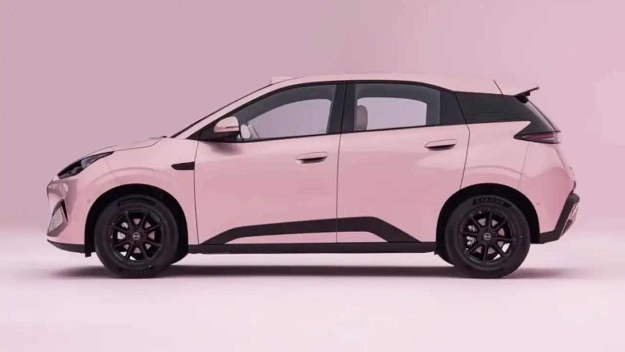O Dolphin Mini também cresce. Agora são 4,205 metros de comprimento e 2,65 metros de entre-eixos, medida idêntica à do Geely EX2. O BYD é 7 centímetros mais longo.
