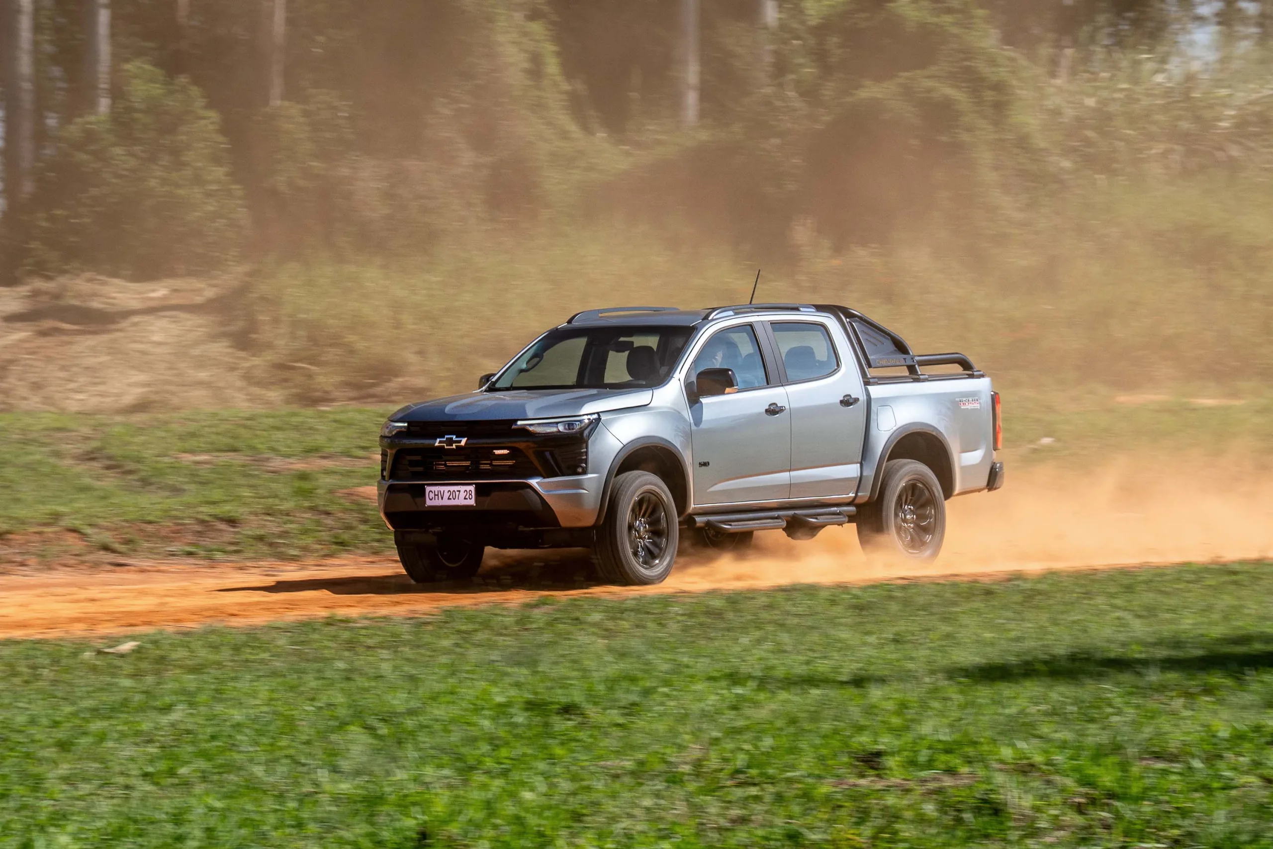 Mesmo mais preparada para terra e lama, a S10 Trail Boss faz 8,3 km/l na cidade e 10,5 km/l na estrada no padrão do Inmetro divulgado pela Chevrolet para a versão.