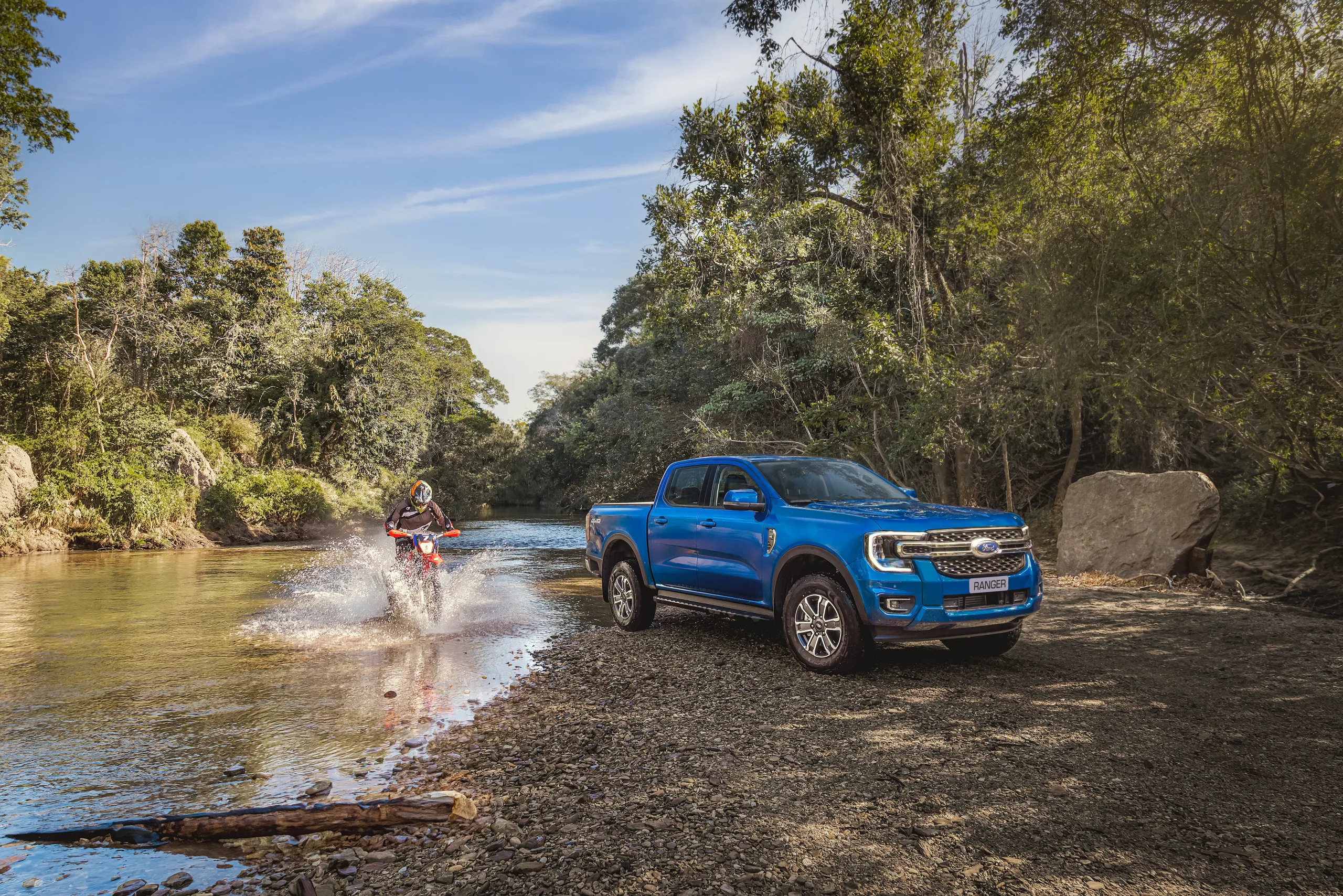 O motor 3.0 V6 diesel da Ranger entrega 250 cv e 600 Nm de torque, força para enfrentar trabalho pesado e trânsito urbano sem abrir mão de funcionamento suave e silencioso.
