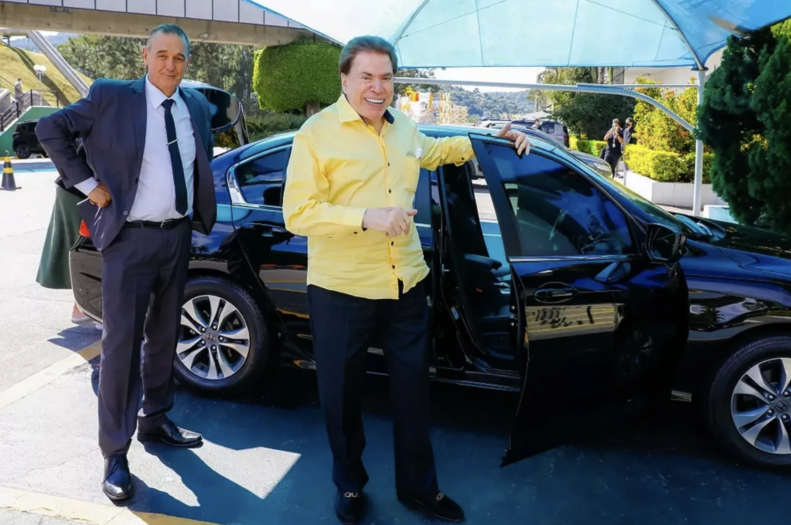 O Honda Accord 2014 chegou como presente das filhas de Silvio Santos, com motor V6 de 280 cv e blindagem, substituiu o antigo Omega e permaneceu com o apresentador até sua morte, em 2024.
