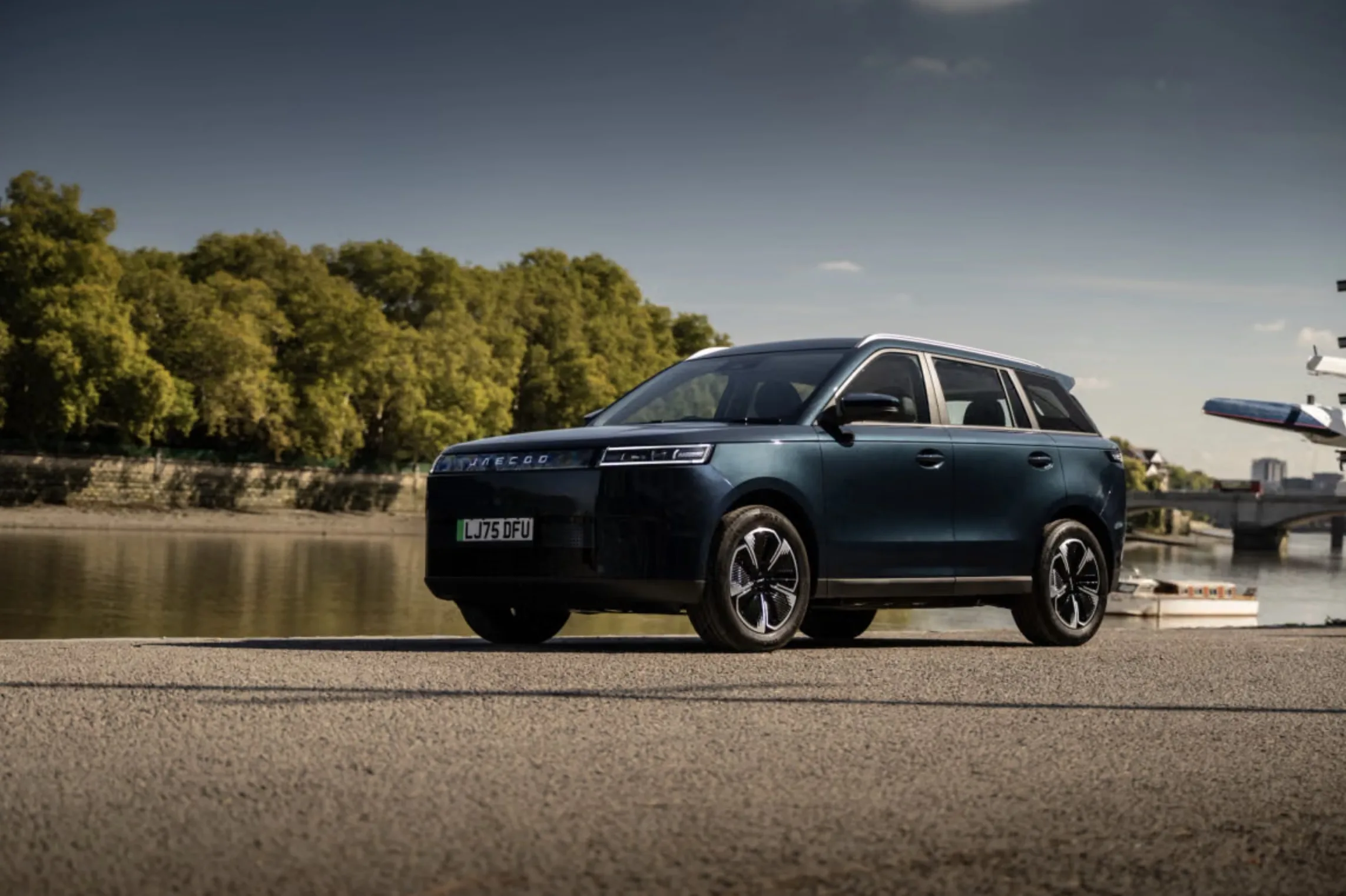 O novo SUV híbrido da Jaecoo chega com 224 cv, consumo de 15,5 km/l na cidade e duas versões que disputam compradores de T-Cross, Creta e Yaris Cross.