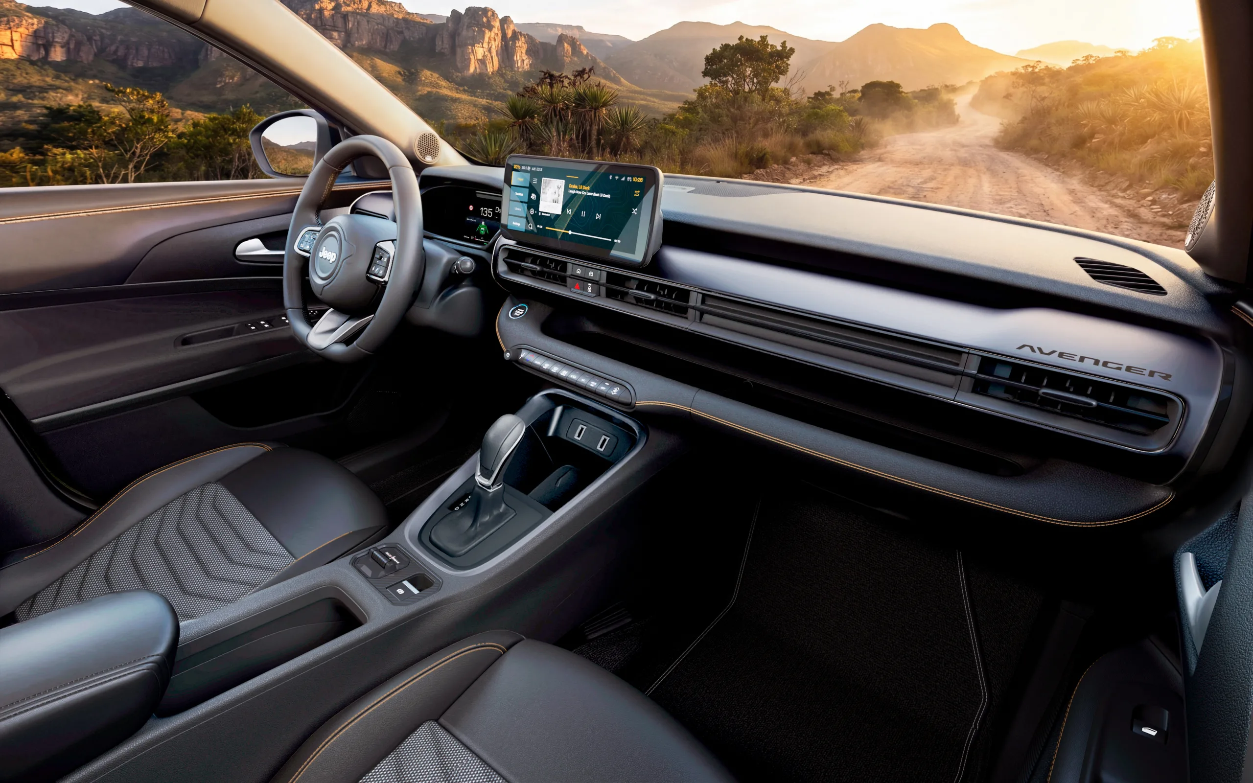 O Avenger traz ChatGPT embarcado no sistema Jeep Adventure Intelligence, além de faróis Matrix, câmera 360° e piloto automático adaptativo, equipamentos que pesam na escolha.