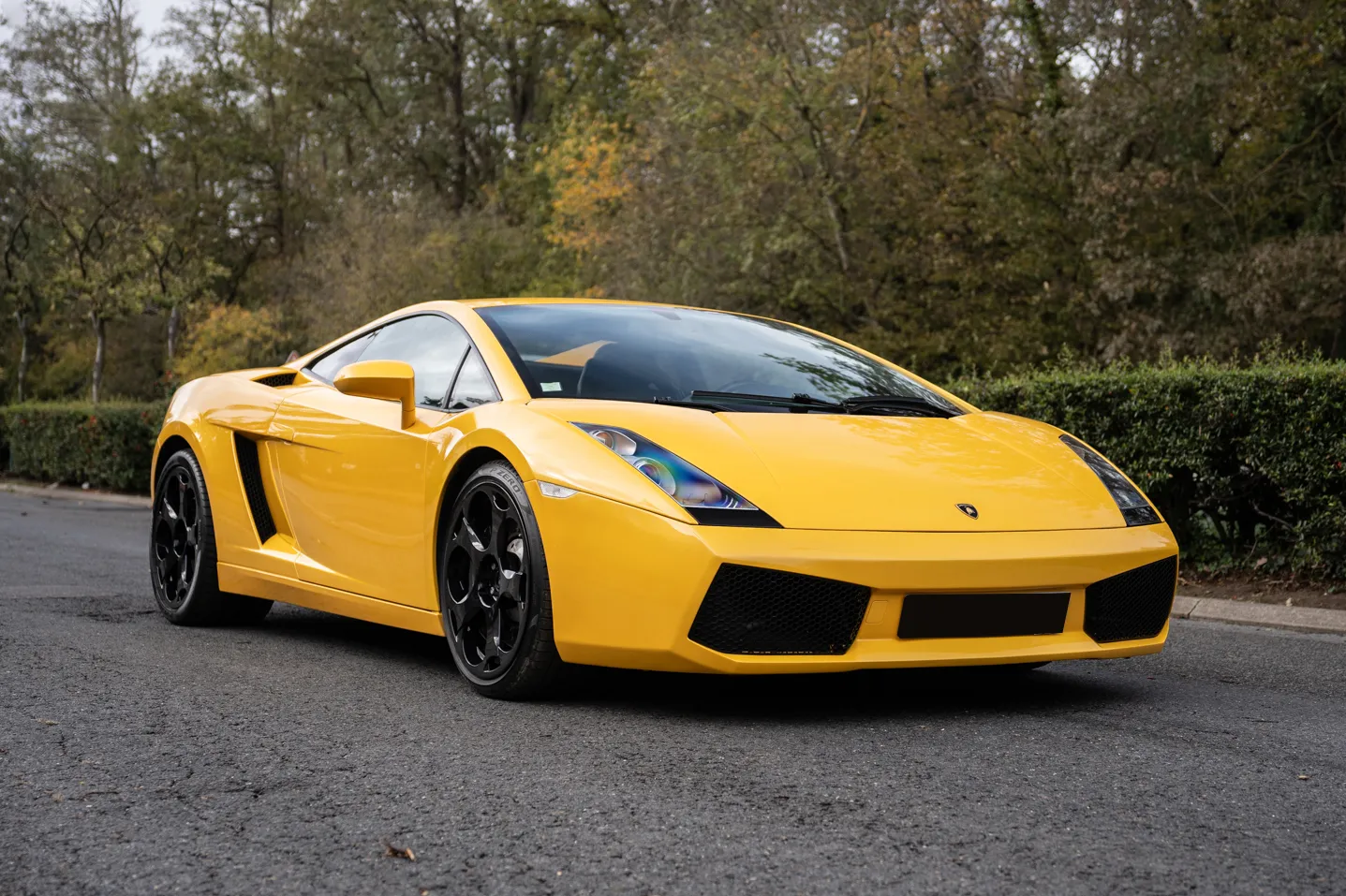 Lamborghini Gallardo 2005: Motor V10 de 5,0 litros, 500 cv e tração integral. A Gallardo leva dois passageiros, pouca bagagem e uma quantidade absolutamente desnecessária de atenção por onde passa.