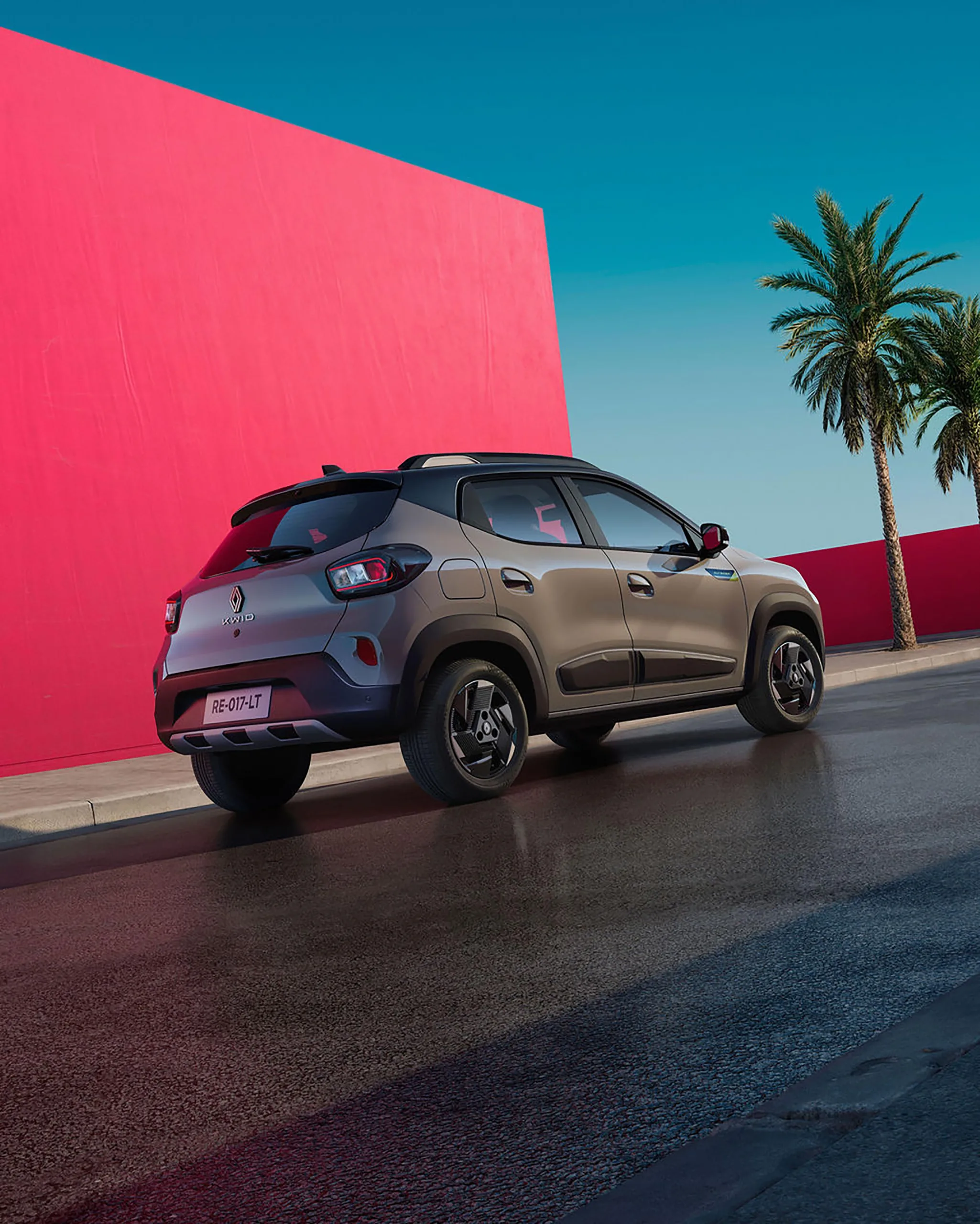 O porta-malas de 290 litros continua sendo uma vantagem do Kwid, que mede 3,72 metros de comprimento e tem 18,5 centímetros de altura livre do solo para enfrentar lombadas e valetas.