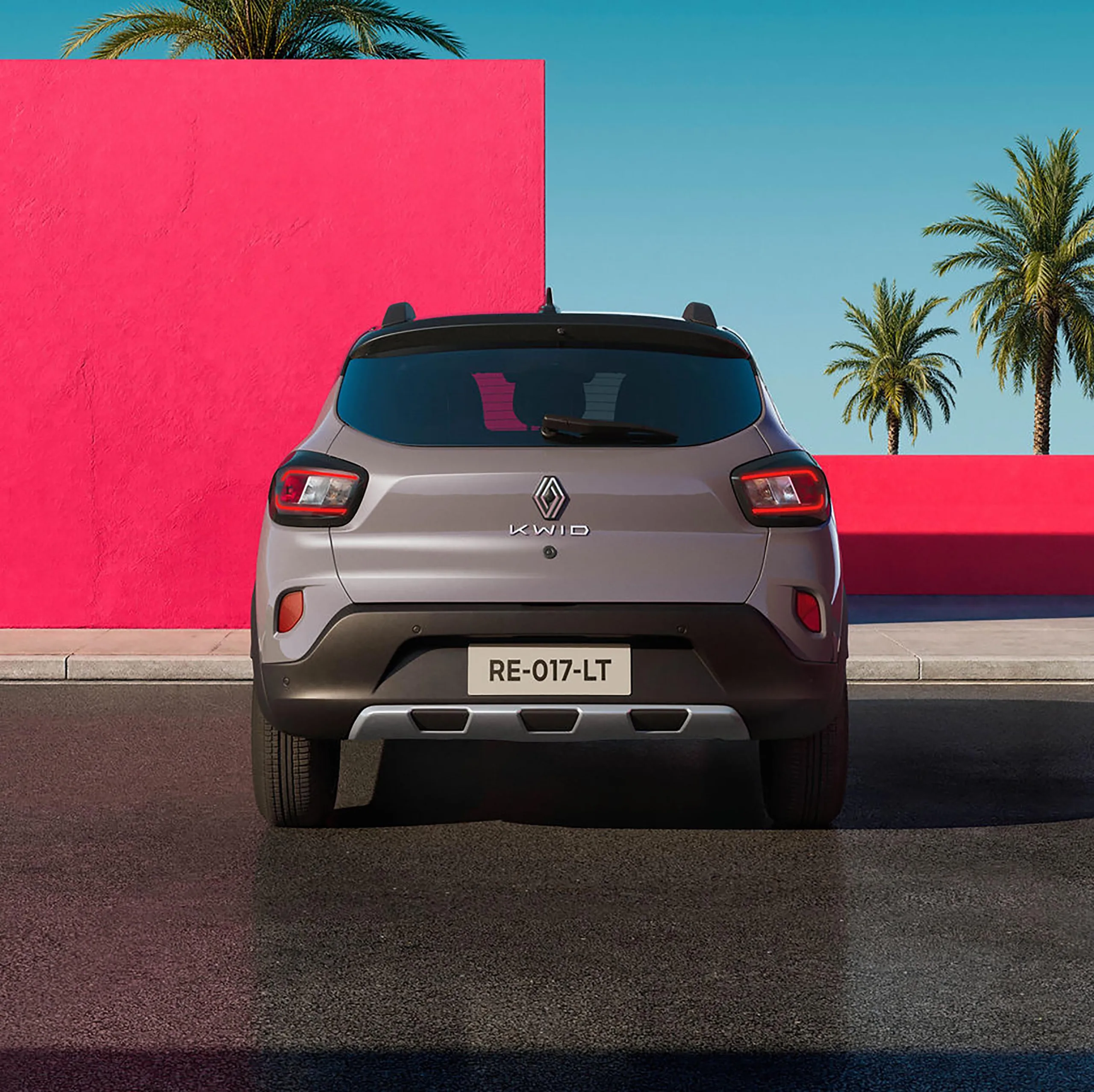 Com gasolina, o Kwid Evolution faz 14,4 km/l na cidade e 15,4 km/l na estrada; com etanol, registra 10,4 km/l e 10,7 km/l, respectivamente, mantendo o consumo como um de seus argumentos.
