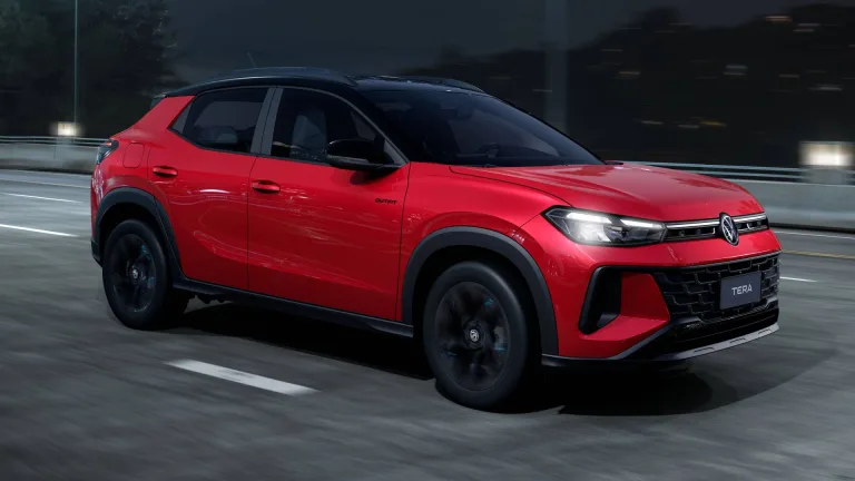 VW Tera 2027 ganha motor 200 TSI de até 128 cv, torque de 20,4 kgfm e câmbio automático de oito marchas do T-Cross nas versões Comfort e High para enfrentar Hyundai i20 e Jeep Avenger