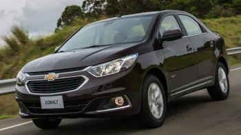 Custando R$ 8 mil a menos que um Renault Kwid 0 km o Chevrolet Cobalt LTZ 2020 entrega 563 litros de porta-malas motor 1.8 flex de 111 cv da Spin e câmbio automático de 6 marchas com central MyLink