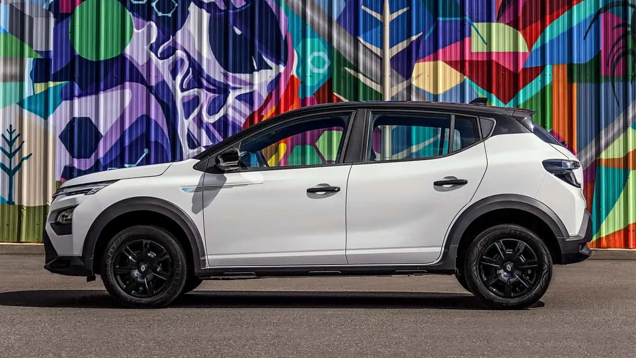 A Renault retirou rodas de liga leve, barras de teto, chave presencial e carregador por indução. A Vibe ficou mais simples, mas conserva seis airbags, faróis de LED e ar digital.