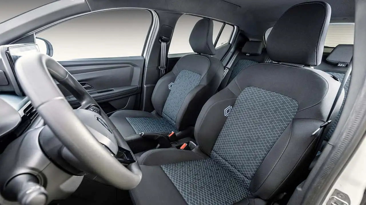 A Vibe mantém central multimídia de 8 polegadas com Android Auto e Apple CarPlay sem fio, sensores traseiros, controles de estabilidade e tração e assistente de partida em rampa.