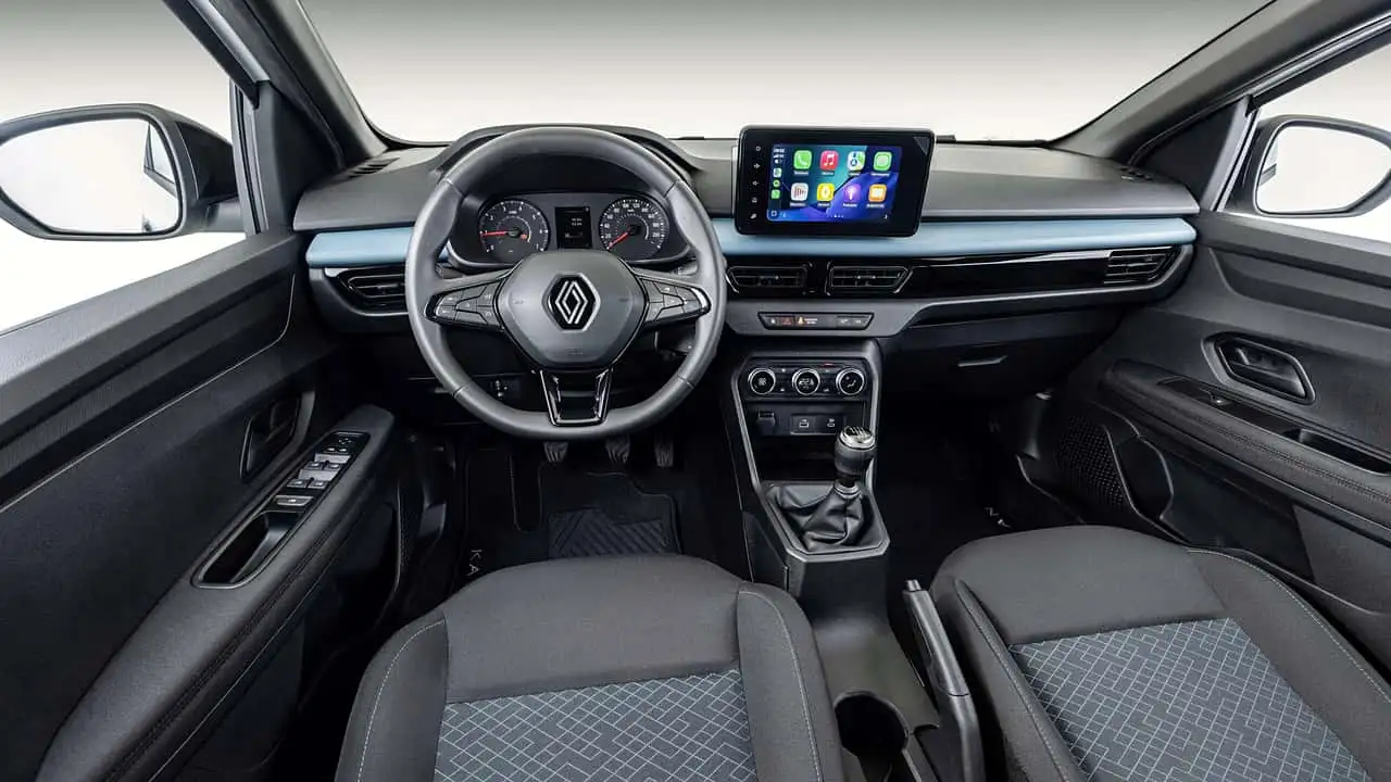 O motor 1.0 turbo flex continua com 125 cv e 22,4 kgfm de torque, mas o câmbio agora é manual de seis marchas. É o preço cobrado de quem quer economizar sem abrir mão da potência.